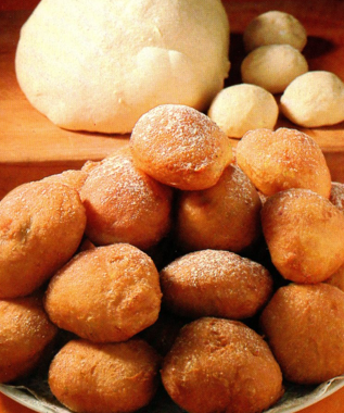 BOLINHOS COM GELEIA