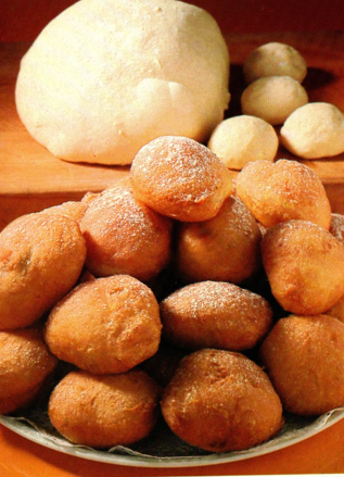 BOLINHOS COM GELEIA