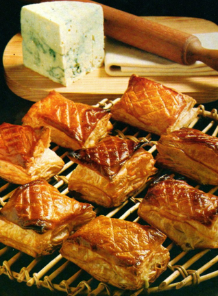 FOLHADOS DE QUEIJO