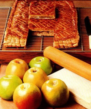TORTA FOLHADA DE MAÇÃ