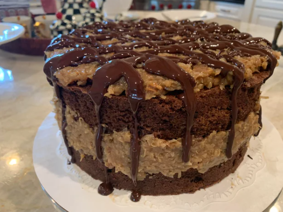 bolo caseiro de chocolate e coco cremoso