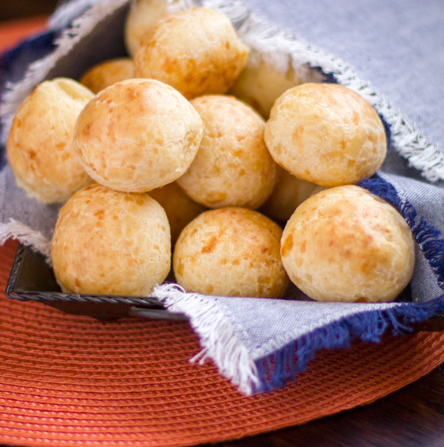 Você ama o sabor cremoso e o aroma suave do queijo provolone? Então, prepare-se para se apaixonar pelo Pão de Queijo com Provolone na Airfryer! Esta é a receita perfeita para um lanche rápido e delicioso, sem precisar acender o forno.